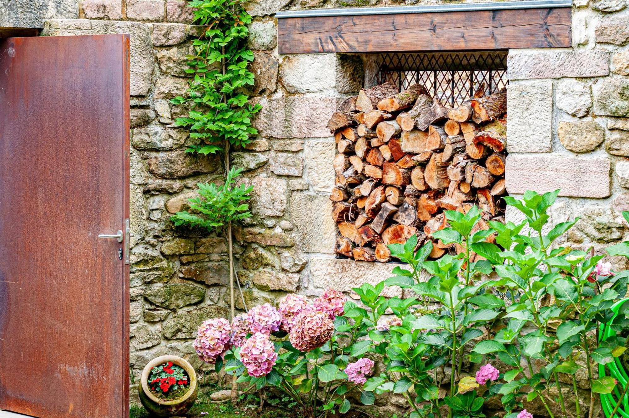 La Casa De Piedra Villa Herrera de Ibio Bagian luar foto